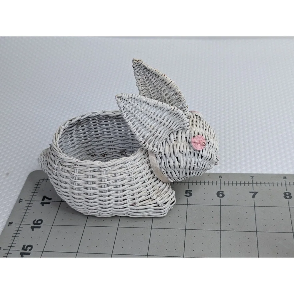 N/A white wicker